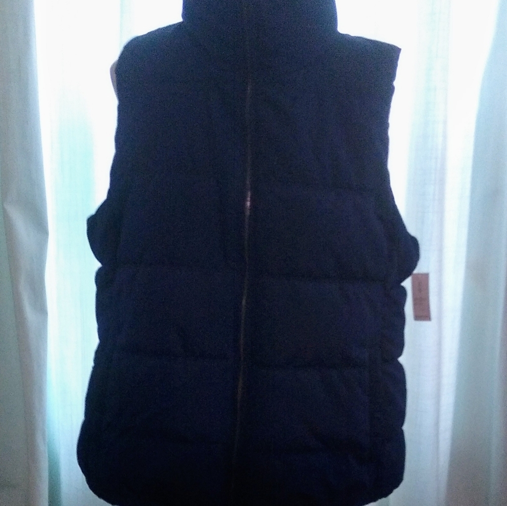 *NWT* Old Navy Puffer Vest